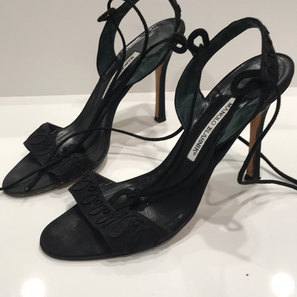 Manolo Blahnik elegant shoes with embroidery